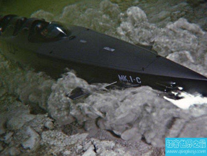 世界最快的个人潜艇，数秒潜入100米
