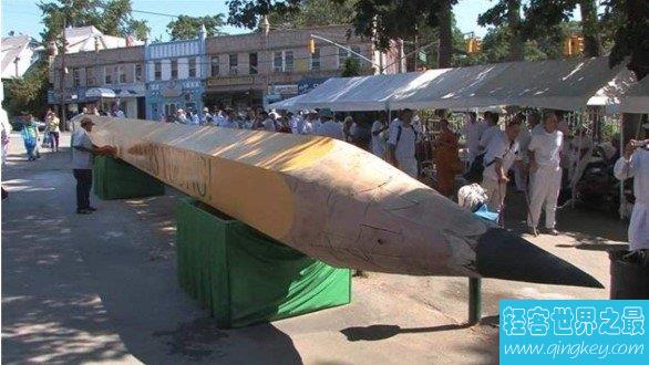 世界上最大的铅笔，有23米长、9,7吨重