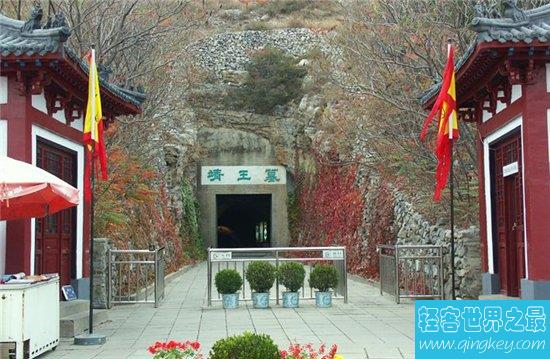满城汉墓是中国最大的山洞墓穴，如今成为旅游胜地