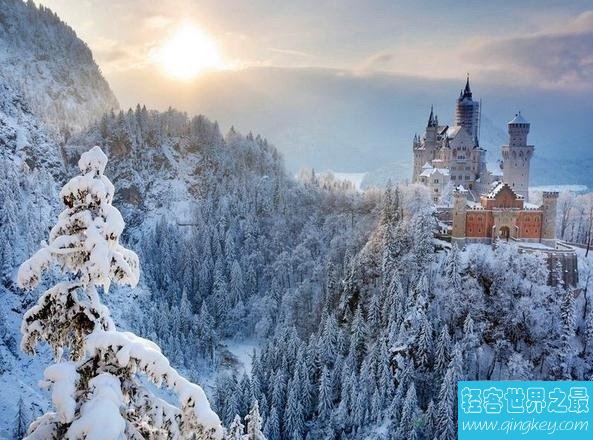 世界上最壮观的冰雪城堡，世间罕见的景致