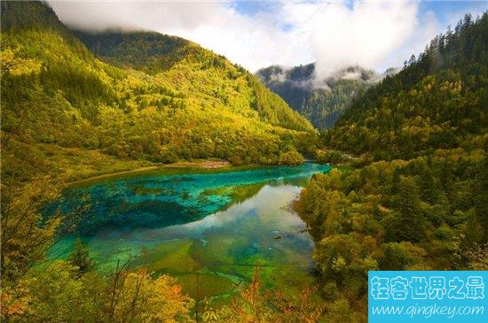 世界上10大令人惊叹的湖泊，中国红莲湖高居首位！