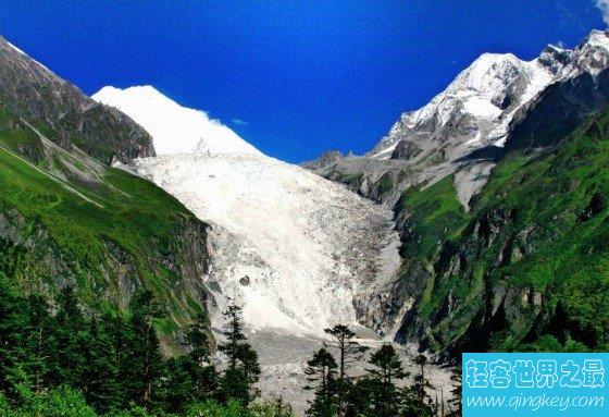 中国最大的冰瀑布，被誉为“蜀山之王”