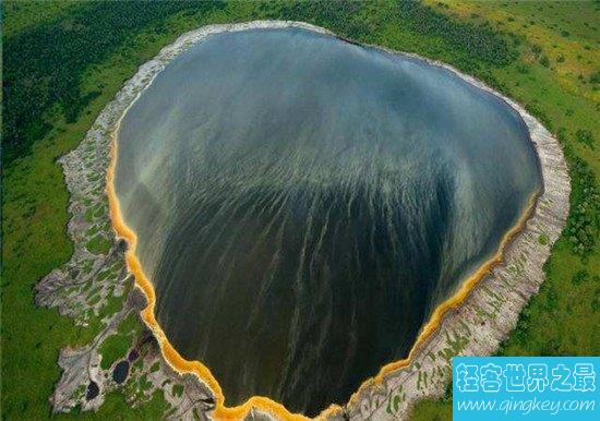 世界十大最美火山口湖泊，美丽的背后暗藏杀机