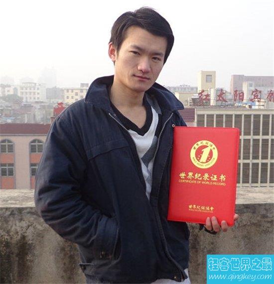 中国小伙打破俯卧撑世界纪录 成就在国际上夺冠梦想