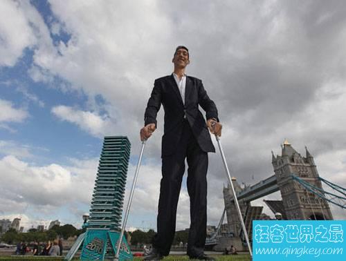 中国第一高人鲍喜顺，身高是普通人的两倍