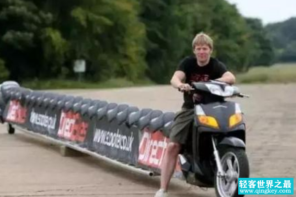 世界上最长的摩托车:可乘坐25人(长23米像火车)
