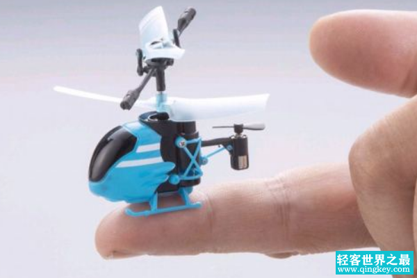 世界上最小的遥控飞机:仅65毫米长(相当于拇指大小)