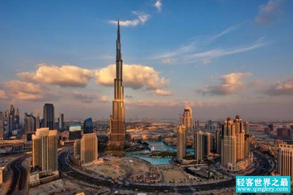 世界上最壮观的摩天大楼:哈利法塔列第一(塔尖高耸入云)