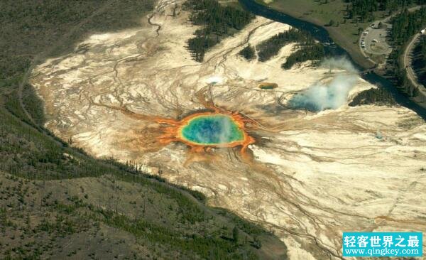 世界上最大死火山：黄石公园超级火山（喷发可灭美国）