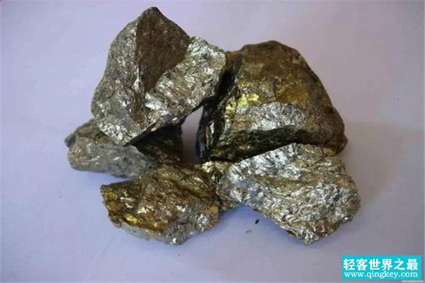 世界上最大的铜矿 智利埃斯科地达铜矿山（占世界38%）