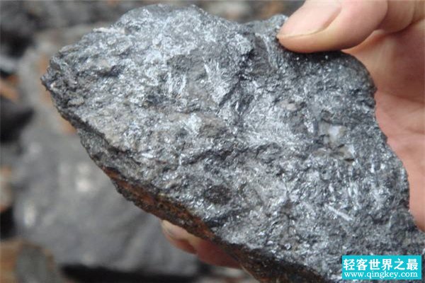 世界上最大的镍矿 位于加拿大的萨德伯里（资源丰富）