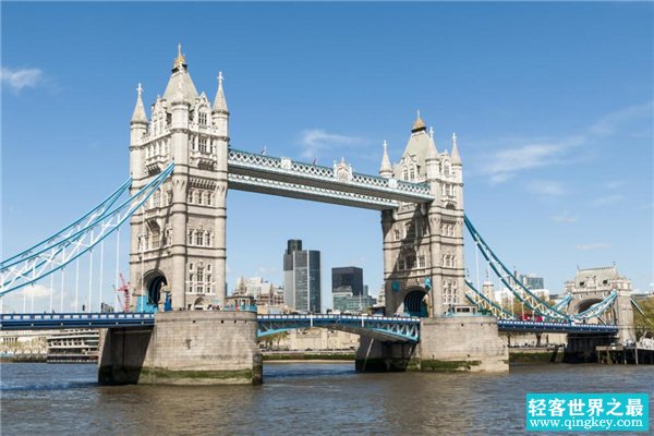 世界十大可移动桥梁：伦敦塔桥最有名（甲板可以展开）