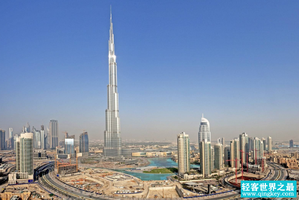 世界上最高的楼:哈利法塔，高828米(花100亿提高知名度)
