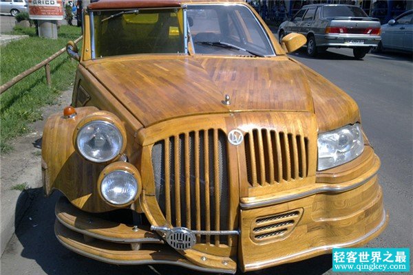世界上最奇特的汽车：完全由木头制造的汽车（时速30km/h）