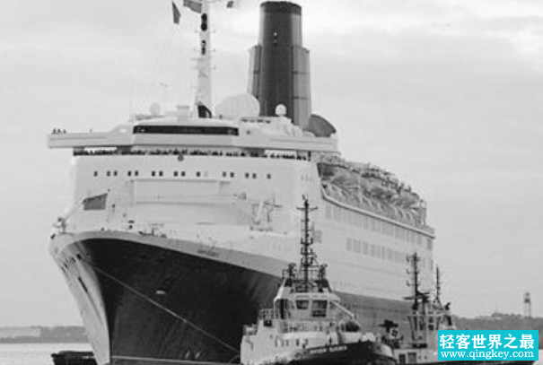 世界上最大的邮轮是什么：伊丽莎白女王2号(海上环球旅行游船)