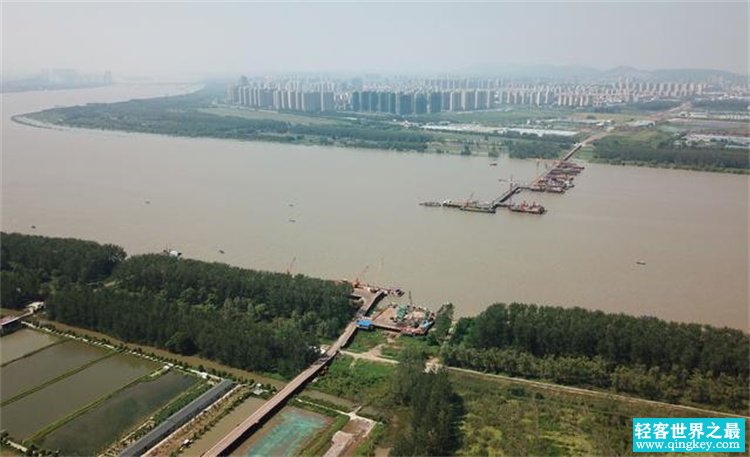 江苏在建的一座跨江大桥  主跨长度1092米  负载量达到世界之最