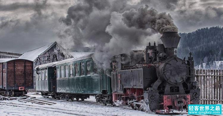 世界上第一辆火车是谁发明的，航海家号蒸汽火车