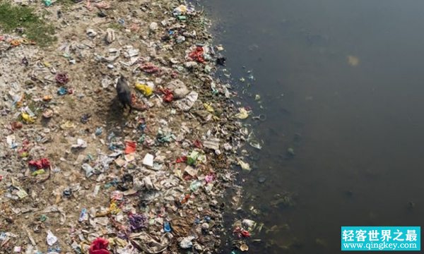 世界上污染最严重的河流：芝塔龙河(居民不喝水做饭)