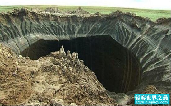 俄罗斯天坑又称末日天坑，直径竟达80米(可容纳直升机)