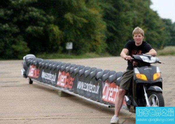 世界上最长的踏板摩托车，可载25人，长22米