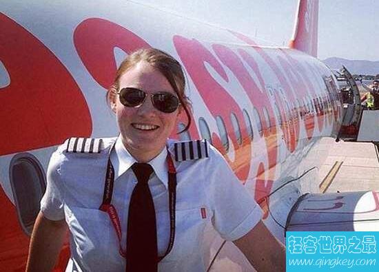 世界上最年轻的美女机长，19岁就开始驾驶飞机