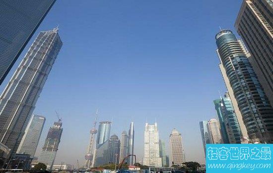 重庆最高楼环球金融中心高达339米，占地面积竟有如此之大！