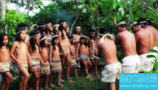 亚马逊原始部落，以不穿衣服为流行的部落
