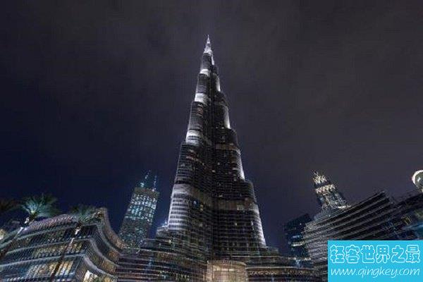 世界第一高楼迪拜的哈利法塔 高度828米