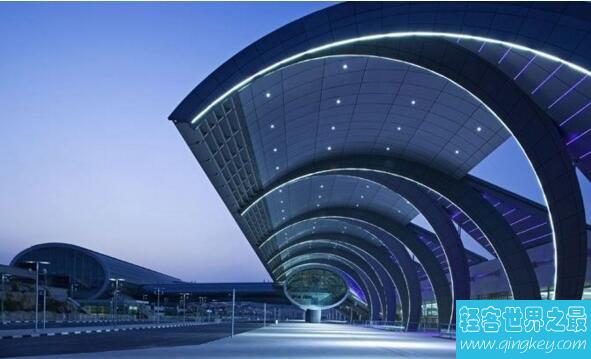 全球最大最奢华的机场，迪拜国际机场(候机厅是商场)