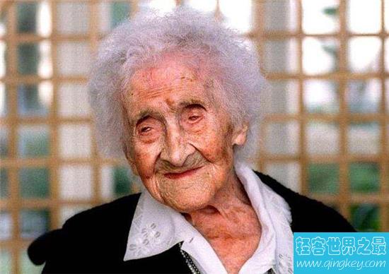 让娜·卡尔门堪称世界上最长寿的人，活到117岁才戒烟