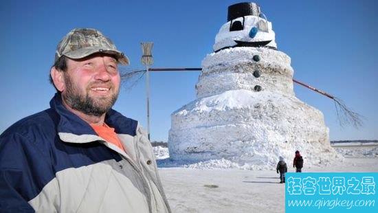 世界上最大最高的雪人，老汉堆出16米高雪人(图)