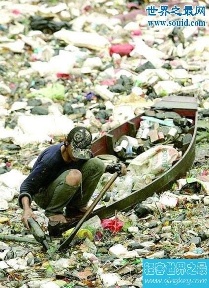 全球最脏的河，湖面堆满垃圾充满剧毒