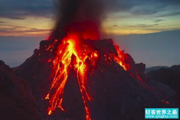 火山爆发是什么原因造成的：板块的相互作用(内部压力大)